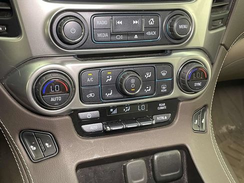 Used 2020 Chevrolet Suburban LT AWD/4WD image 29