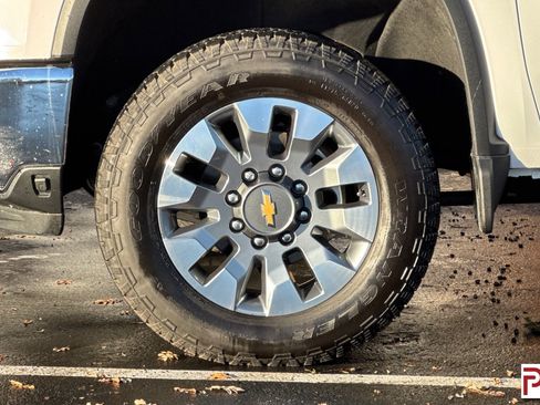 Certified 2024 Chevrolet Silverado 3500 LT w/ Convenience Package image 32