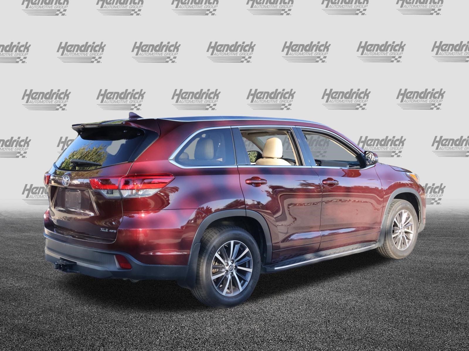 Used 2017 Toyota Highlander XLE AWD/4WD image 9