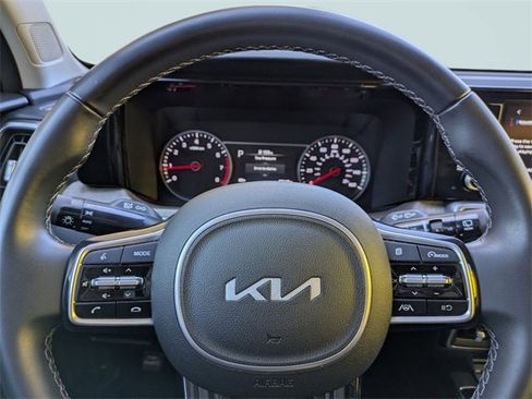 Used 2023 Kia Sorento S image 31