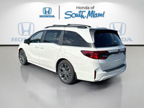 New 2026 Honda Odyssey Touring image 5