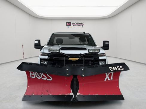 Used 2025 Chevrolet Silverado 2500 W/T w/ WT Convenience Package image 2