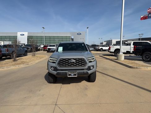 Used 2021 Toyota Tacoma TRD Off-Road w/ Technology Package image 9