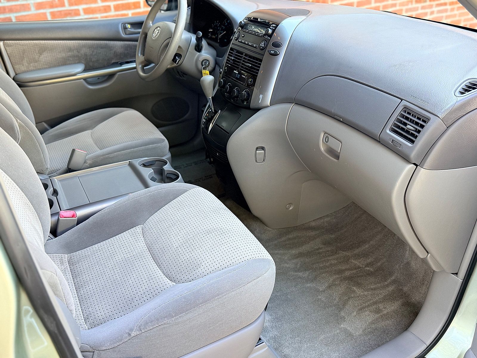 Used 2007 Toyota Sienna LE w/ LE Pkg 3 FWD image 24