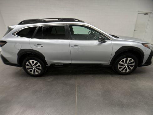 Used 2025 Subaru Outback Premium w/ Popular Package #1A AWD/4WD image 9