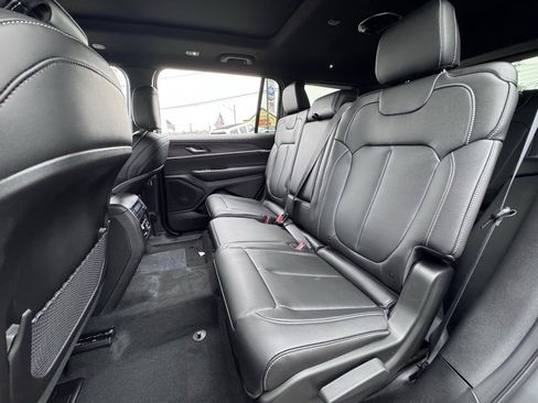 New 2025 Jeep Grand Cherokee L Limited w/ Black Appearance Package image 12