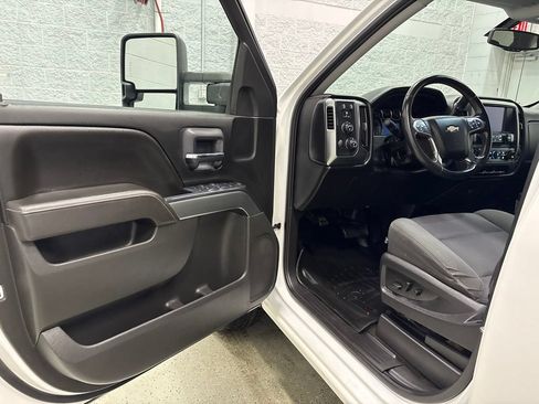 Used 2017 Chevrolet Silverado 1500 LT w/ All Star Edition AWD/4WD image 15