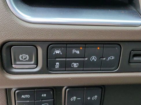 Used 2022 Chevrolet Tahoe LT w/ Luxury Package AWD/4WD image 16