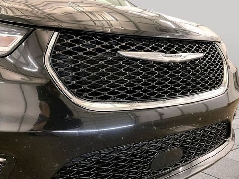Used 2023 Chrysler Pacifica Touring-L FWD image 30