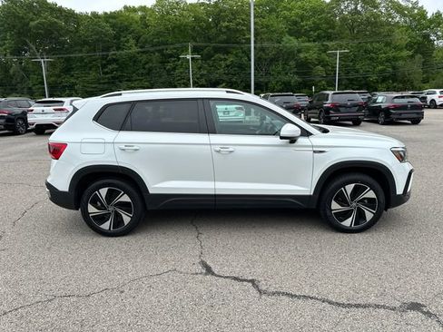 Certified 2024 Volkswagen Taos SE AWD/4WD image 10