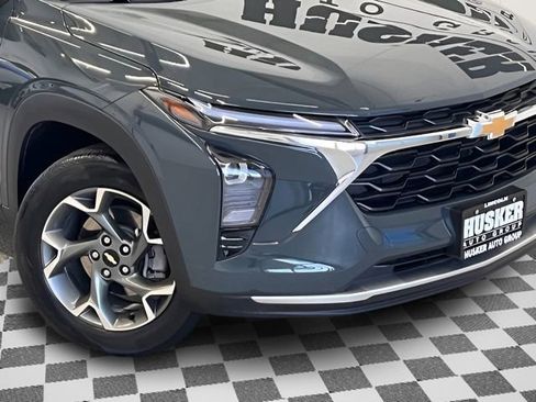 Used 2025 Chevrolet Trax LT FWD image 26