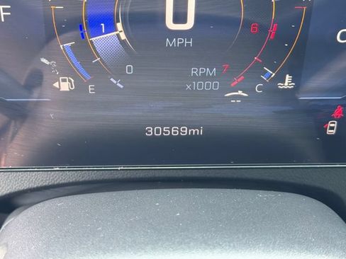 Used 2025 Chevrolet Traverse LT w/ Driver Confidence Package FWD image 16