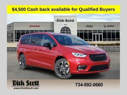 New 2026 Chrysler Pacifica Select
