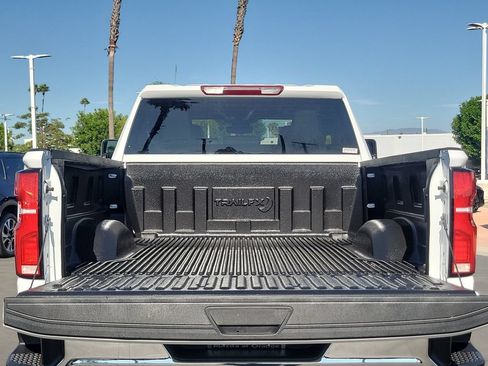 Used 2025 Chevrolet Silverado 2500 LTZ AWD/4WD image 25