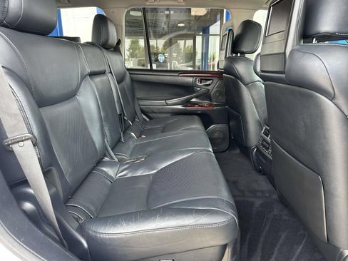 Used 2015 Lexus LX 570 4WD w/ Luxury Package image 28