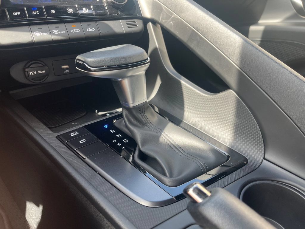 Used 2025 Hyundai Elantra Sport FWD image 18