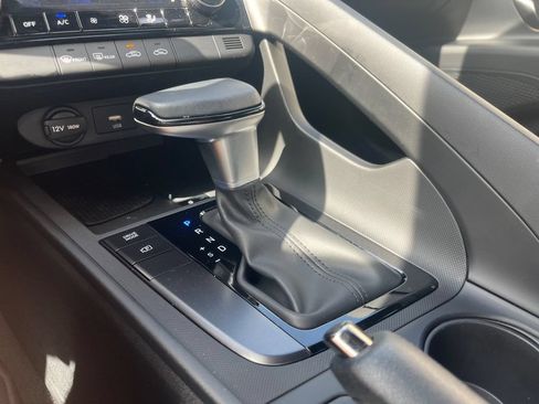 Used 2025 Hyundai Elantra Sport FWD image 18