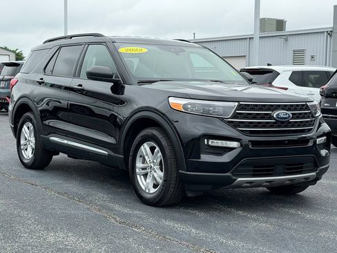 Used 2022 Ford Explorer XLT w/ Equipment Group 202A AWD/4WD image 2