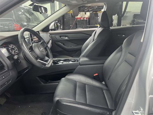 Used 2023 Nissan Rogue SV w/ SV Premium Package image 17