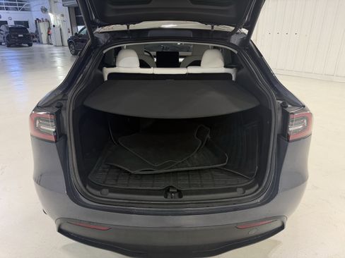 Used 2023 Tesla Model Y Long Range AWD/4WD image 13