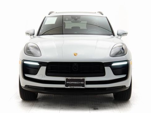 Used 2025 Porsche Macan image 32
