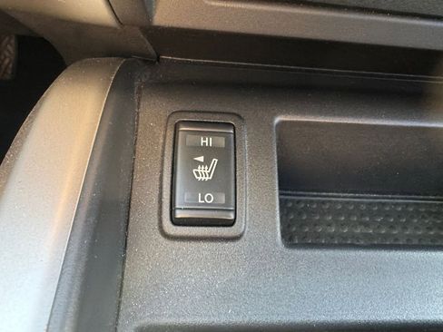 Used 2021 Nissan Titan SV w/ SV Convenience Package image 27