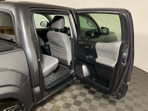 Used 2022 Toyota Tacoma SR AWD/4WD image 31
