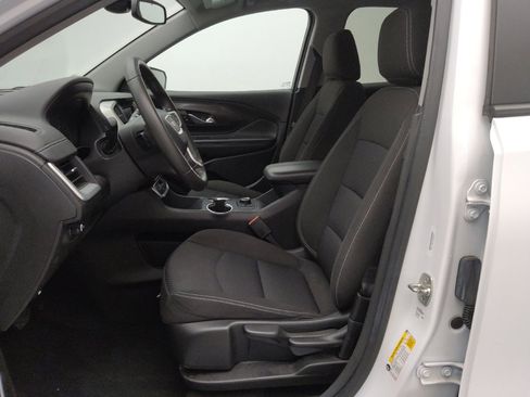 Used 2024 GMC Terrain SLE image 17