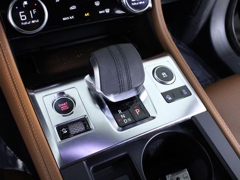 Used 2023 Jaguar F-PACE R-Dynamic S image 32