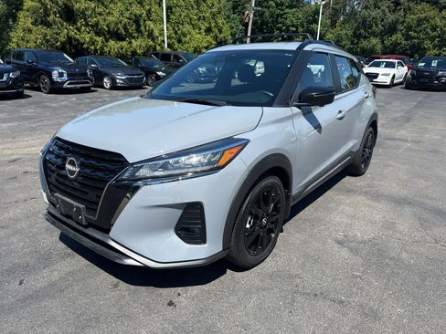 Used 2023 Nissan Kicks SR w/ Interior Electronics Package FWD image 7
