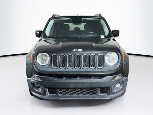 Used 2017 Jeep Renegade Latitude w/ Popular Equipment Group FWD image 2