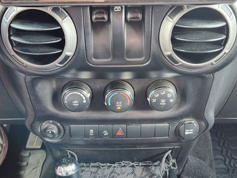 Used 2017 Jeep Wrangler Sport w/ Quick Order Package 24S AWD/4WD image 26