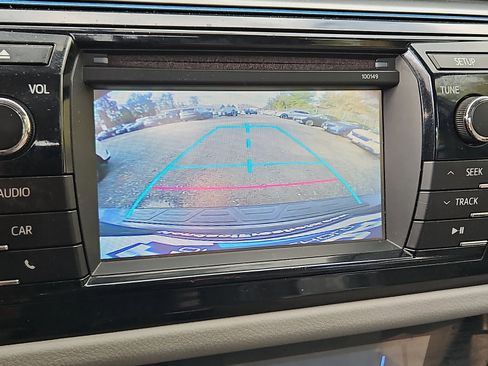 Used 2014 Toyota Corolla LE image 19