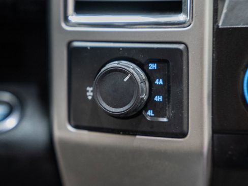 Used 2015 Ford F150 Lariat w/ Equipment Group 501A Mid image 32