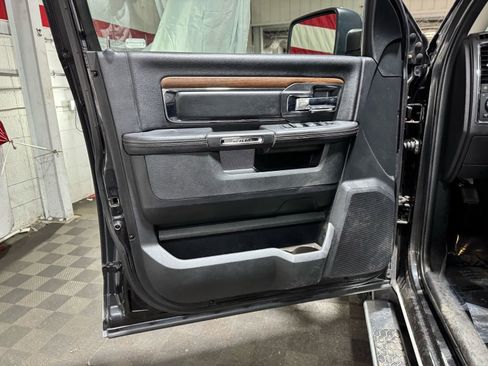 Used 2017 RAM 1500 Laramie w/ Convenience Group AWD/4WD image 9