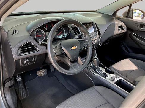 Used 2019 Chevrolet Cruze LT w/ Convenience Package FWD image 18