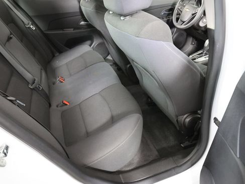 Used 2015 Chevrolet Cruze LT w/ Technology Package FWD image 22