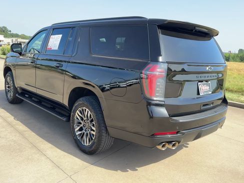 Used 2025 Chevrolet Suburban Z71 AWD/4WD image 7
