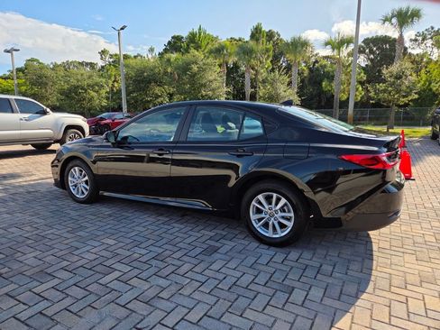 Used 2025 Toyota Camry LE w/ Convenience Package FWD image 9