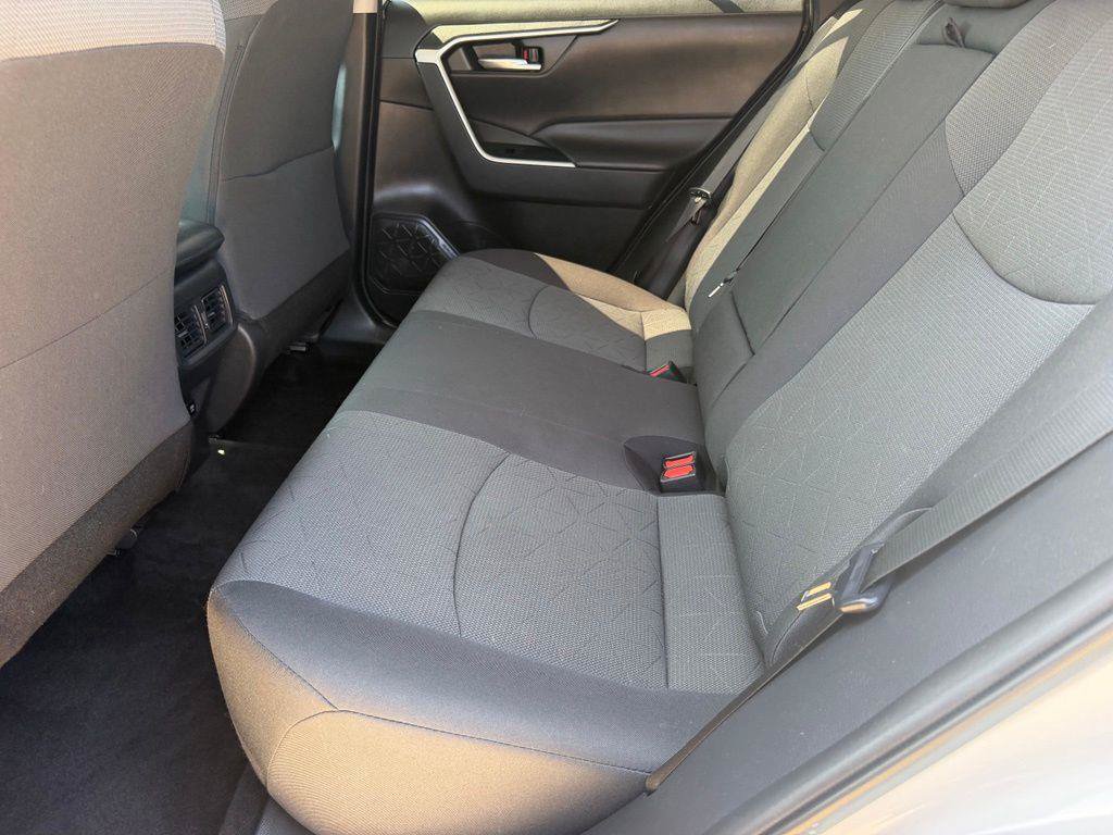 Used 2021 Toyota RAV4 XLE w/ Convenience Package FWD image 11