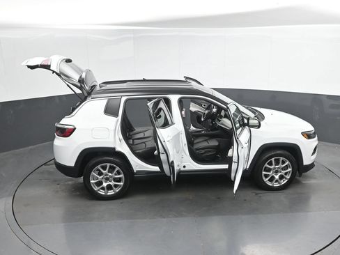 Used 2025 Jeep Compass Limited AWD/4WD image 49