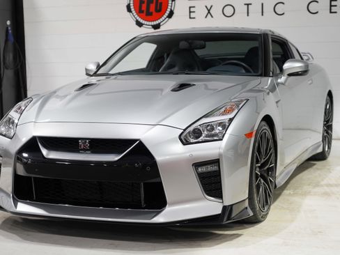 Used 2020 Nissan GT-R Premium AWD/4WD image 31