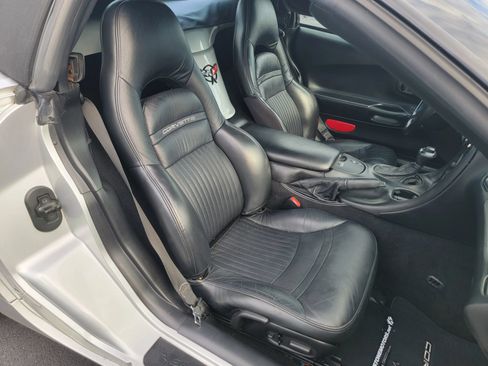 Used 2001 Chevrolet Corvette Convertible w/ Preferred Equipment Group1 RWD image 16