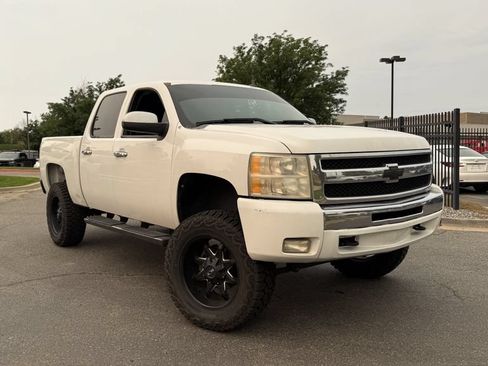 Used 2011 Chevrolet Silverado 1500 LT w/ Regional Value Package AWD/4WD image 1