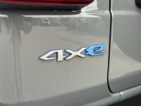 Used 2022 Jeep Wrangler Unlimited Sahara w/ Cold Weather Group image 12