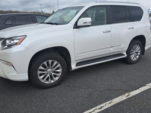 Used 2017 Lexus GX 460 Premium w/ Premium Package AWD/4WD image 2