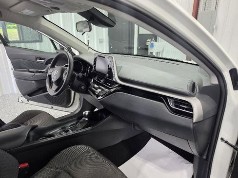Used 2021 Toyota C-HR LE FWD image 10
