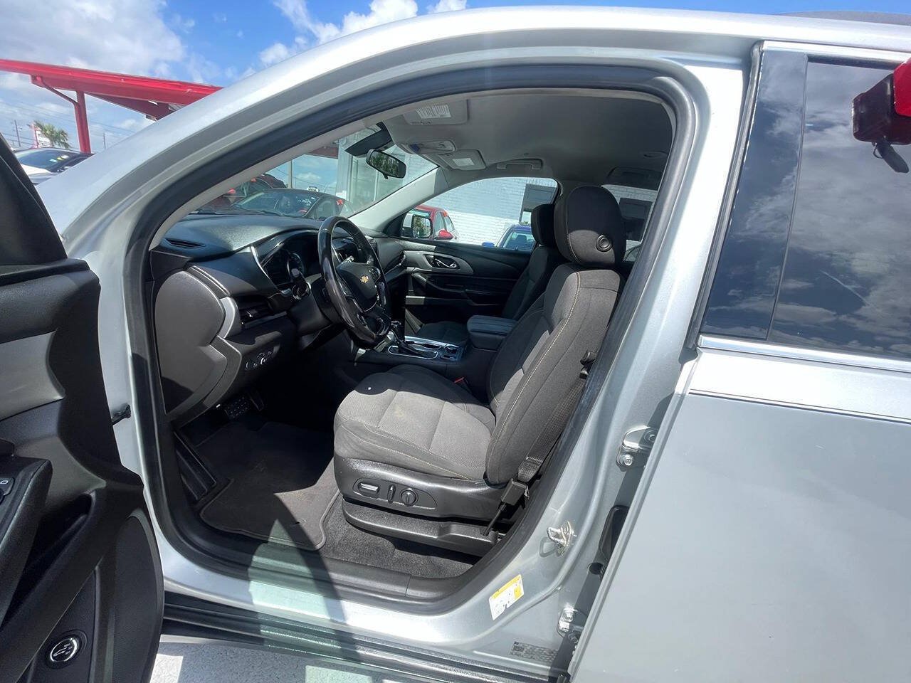 Used 2019 Chevrolet Traverse LT FWD image 12