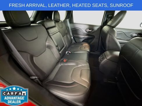 Used 2019 Jeep Cherokee Trailhawk AWD/4WD image 27