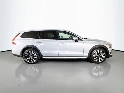 New 2026 Volvo V60 B5 Cross Country Ultra w/ Climate Package image 8